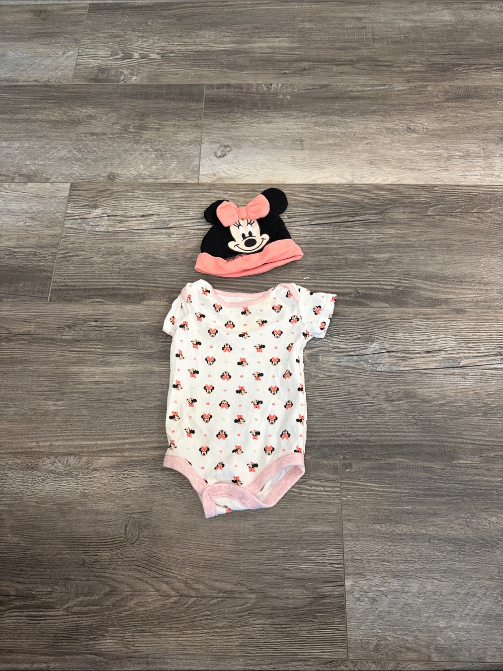 Disney‎ Minnie Mouse White and Pink Infant Bodysuit with Minnie Hat